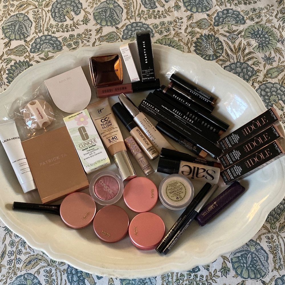 Premium Brands Makeup Bundle Lot -- Great Deal!